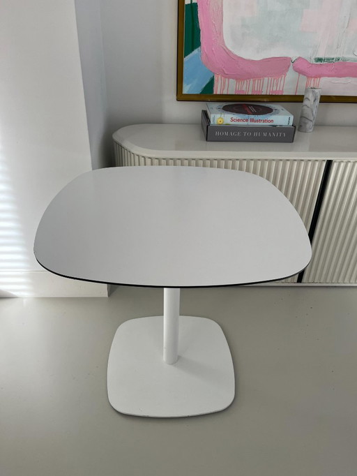 Gestalten Sie einen Arbeitstisch oder einen Heimarbeitsplatz