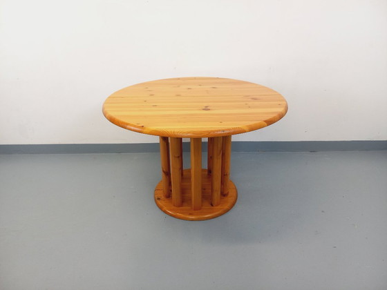 Image 1 of Table à manger ronde scandinave vintage style Rainer Daumiller en pin des années 60 70 avec rallonges