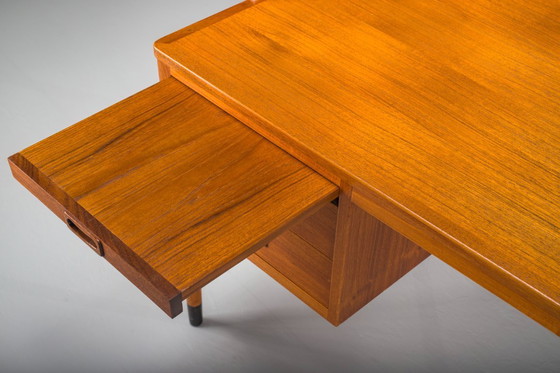 Image 1 of  Skandinavisch-moderner Teakholz-Schreibtisch, zugeschrieben H. Brockmann Petersen für Poul M. Jessen, 1960er Jahre