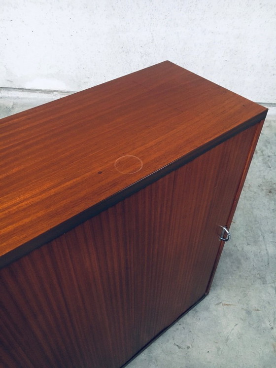 Image 1 of Archivador con puertas correderas de diseño moderno de mediados de siglo, Bélgica, años 60