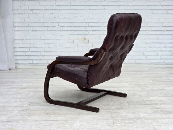 Image 1 of Jaren 70, Scandinavische fauteuil, bruin meubelleer, gebogen hout.