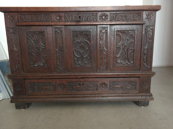 Wunderschöne antike Brauttruhe aus Eiche aus dem Jahr 1765 – Aufbewahrungsschrank, Wood (photo 14 of 17)