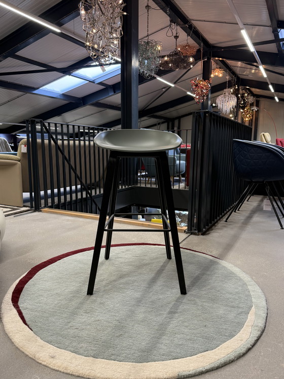 Image 1 of Sgabello da bar Hay About a Stool AAS32 nero verde
