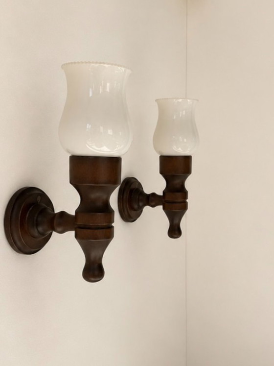 Image 1 of Een paar vintage wandlampen, hout en opaalglas, Frankrijk, 1970