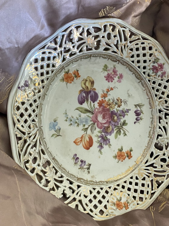 Image 1 of Piatto da frutta vintage Old Schumann Dresden, piatto da portata, fiore di svolta