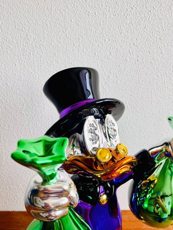 Image 1 of Dagobert Pato obra de arte dinero escultura única LV Información: * Nuevo * Altura: 40 cm. * Anchura: 32 cm.