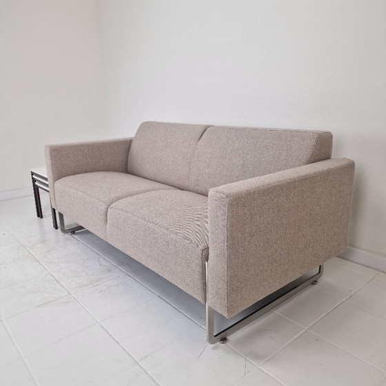 Image 1 of Sofá Artifort Mare de 2,5 plazas retapizado en tela de lana.