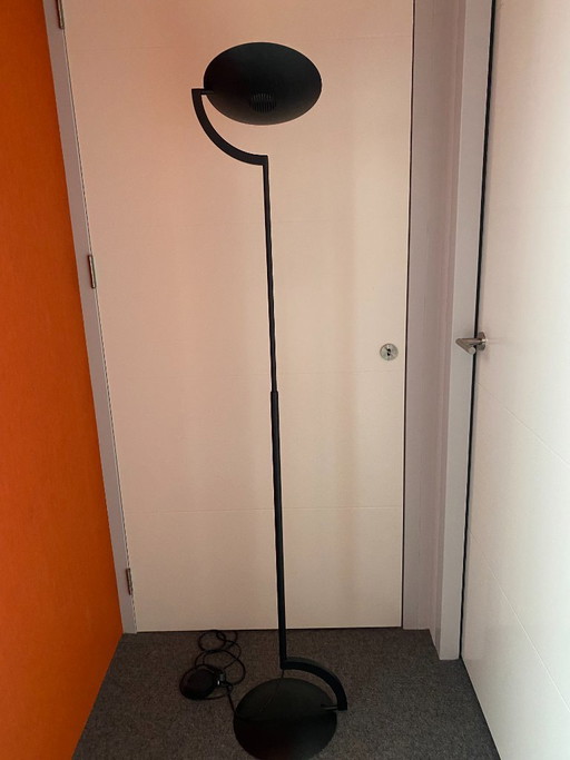 Lampada da terra regolabile in altezza