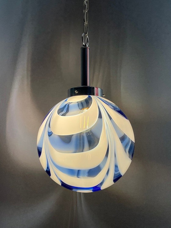 Image 1 of Lampada a sospensione in vetro soffiato di Murano in blu e bianco, design Space Age anni '70.