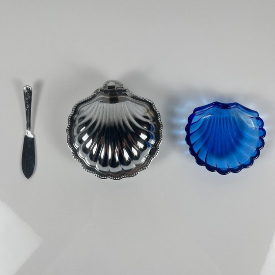 Image 1 of Beurrier coquillage en métal et insert bleu, 1970 avec couteau