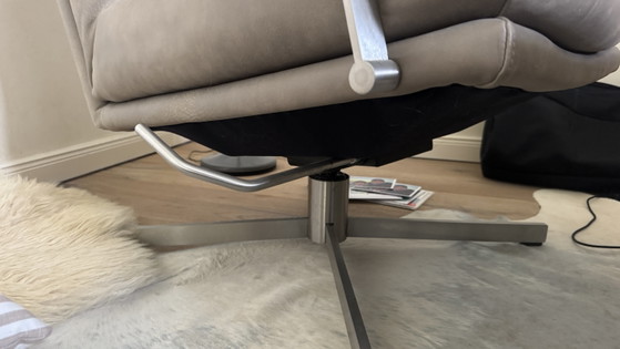 Sillón reclinable Signet Gin de alta calidad con otomana – Sillones reclinables, Leather (photo 4 of 5)