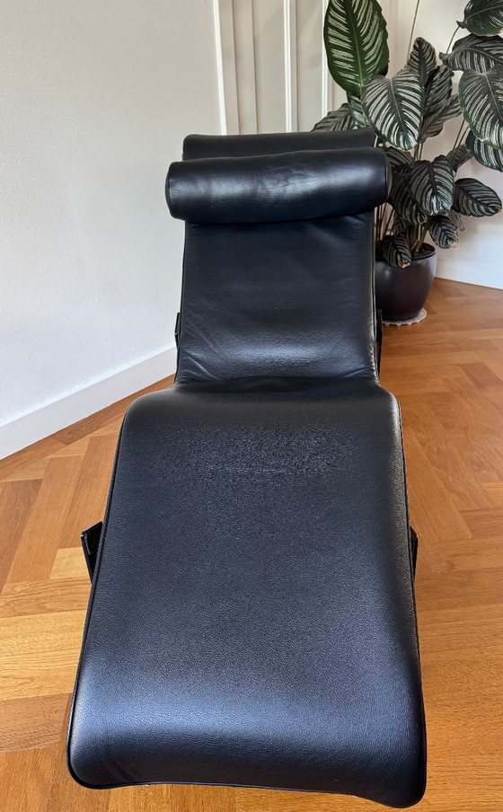 Cassina - Le Corbusier LC4 – Chaise longue, Leather, Metal (photo 4 of 9)