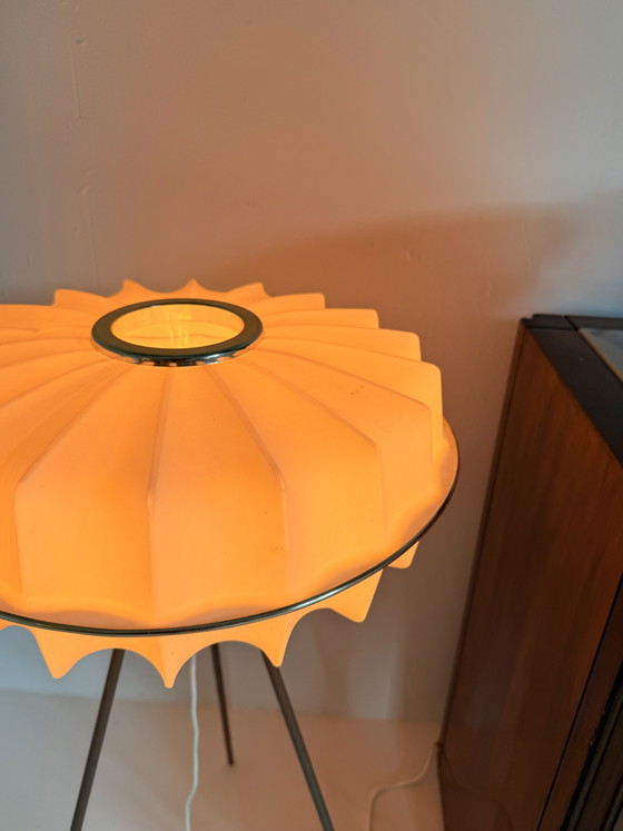 Image 1 of Lampadaire trépied vintage « OVNI », Allemagne années 70