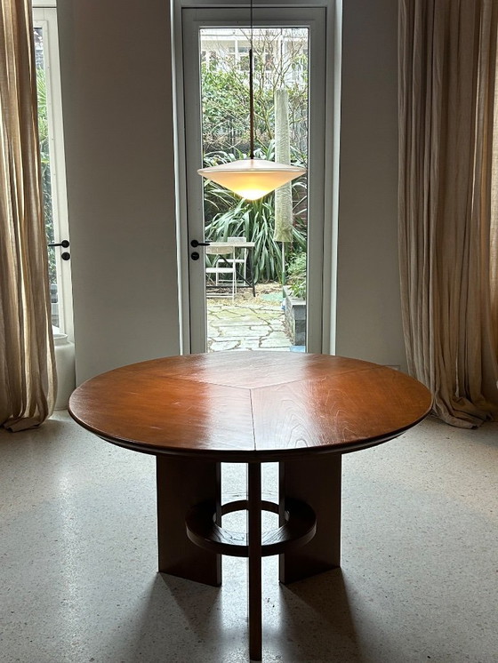 Image 1 of Beautiful round extendable table
