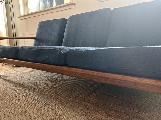 Erik Wørts eiken driepersoonsbank (Kolding)