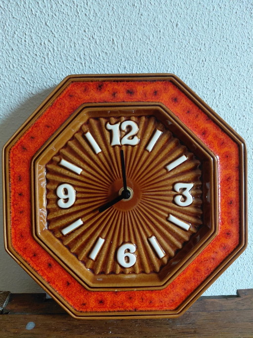 Reloj de lava al estilo de Alemania Occidental