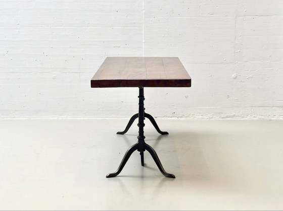 Image 1 of Tavolo in castagno con gambe in ghisa Horgen Glarus, anni '20-'40