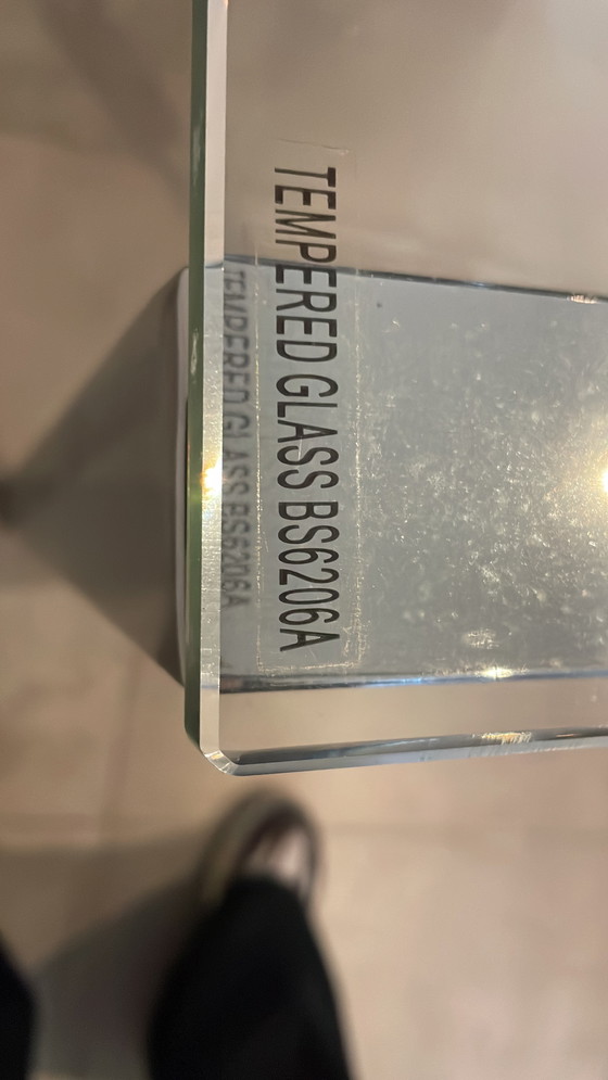 Image 1 of Gewapend glazen bijzettafel