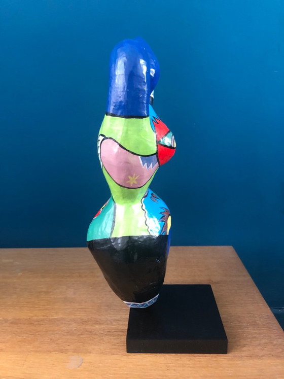 Statuetta ispirata a Nana Niki de Saint Phalle – Sculture, Carta, Legno (photo 3 of 5)