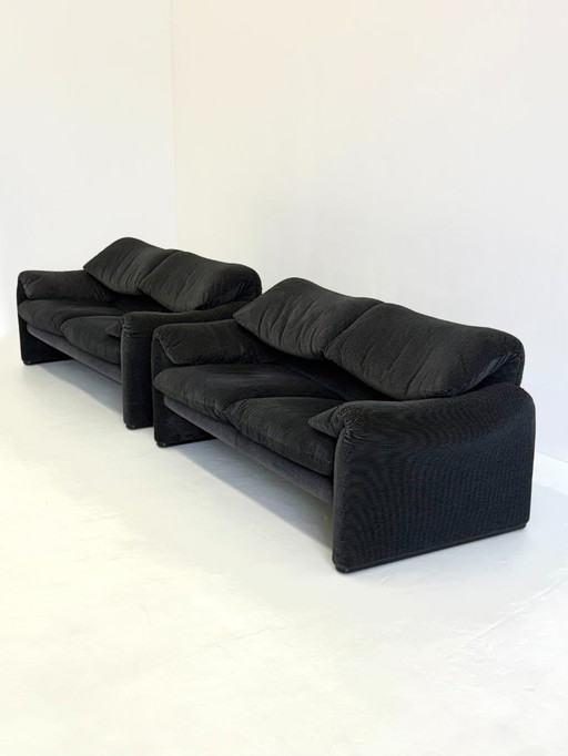 Cassina Maralunga 2-seater black-grey by Vico Magistretti