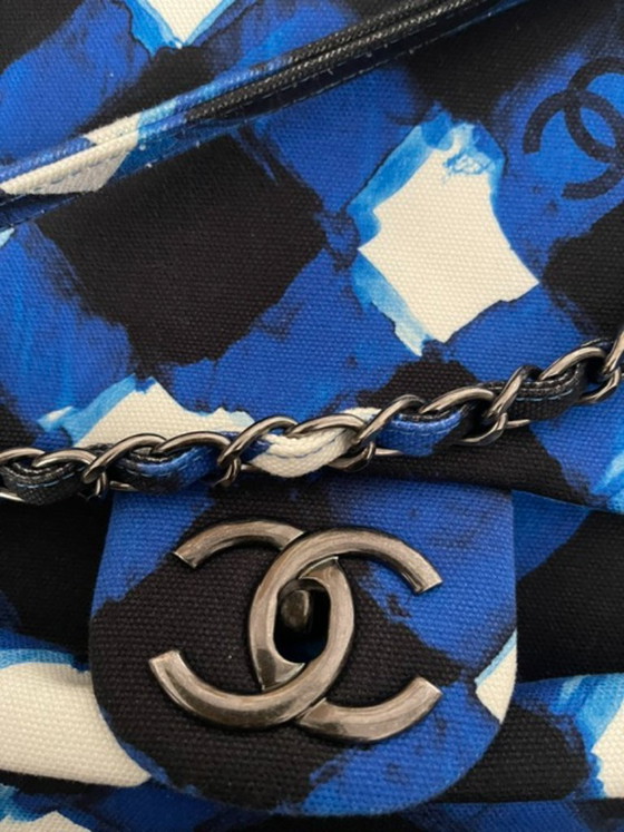 Image 1 of Borsa da viaggio CHANEL XXL in tela stampata, ideale per compagnie aeree.