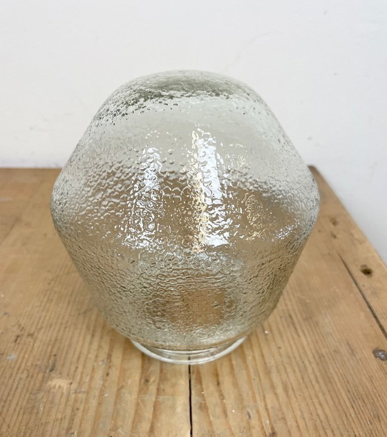 Image 1 of Lampada a sospensione industriale in porcellana bianca con vetro trasparente satinato, anni '70