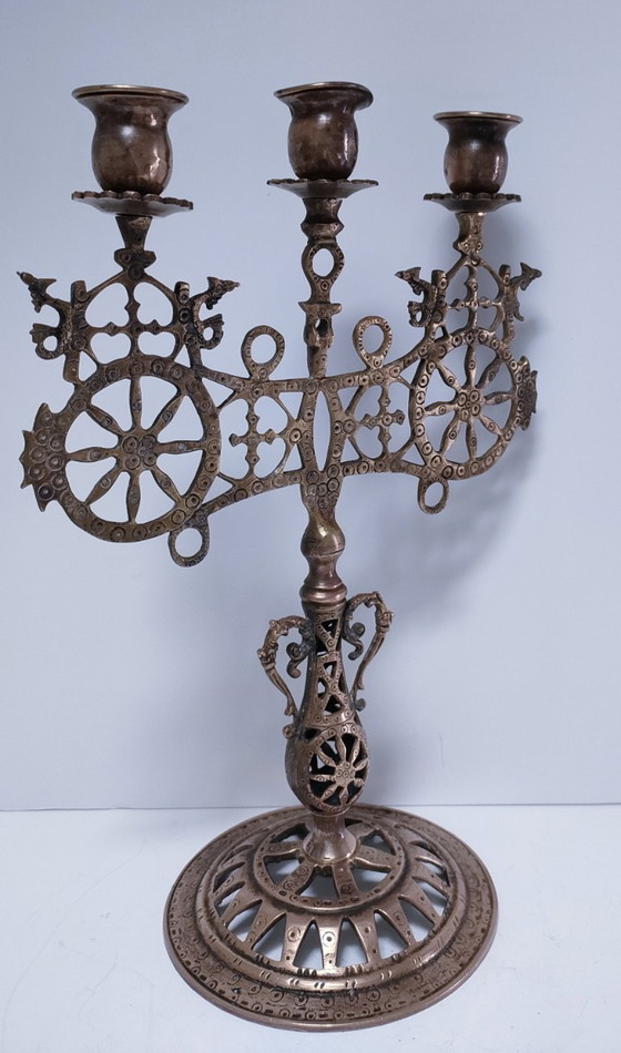 Image 1 of Kandelaar met pauwenmotief en wielen, massief messing