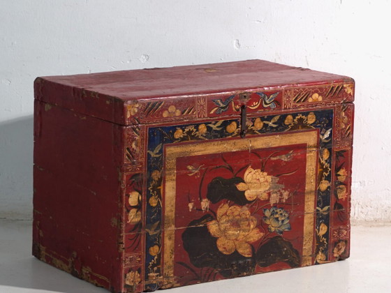 Baule antico dipinto rosso vermiglio in legno di pino – Cina, circa 1900 – Armadi contenitori, Iron (photo 2 of 40)
