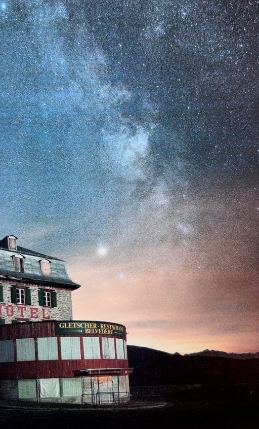 Verlaten hotel in Furka Pass — oningelijste foto in beperkte oplage