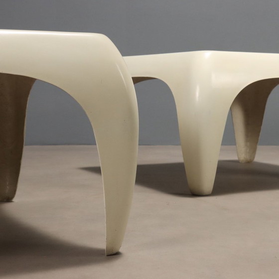 Image 1 of Dos mesas de centro de estilo futurista de los años 60 y 70.