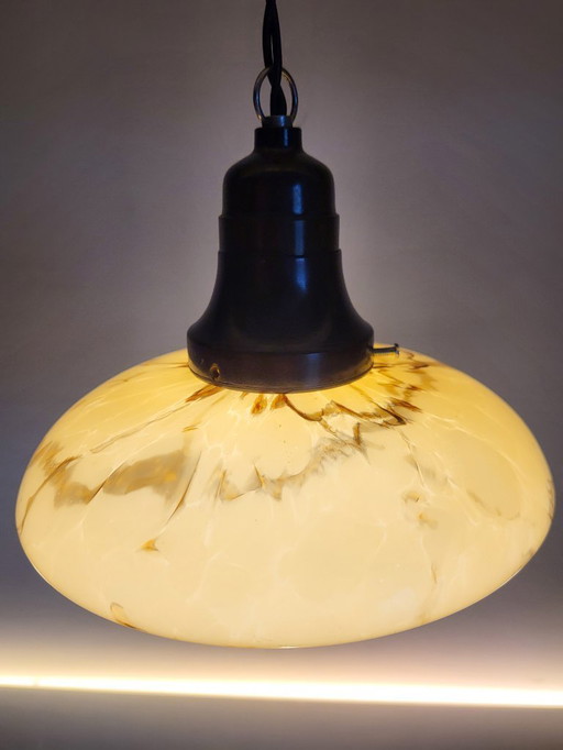 Opalglaslampe im Art-déco-Stil in UFO-Form, Verreries de Scailmont, Henri Heemskerk, Belgien