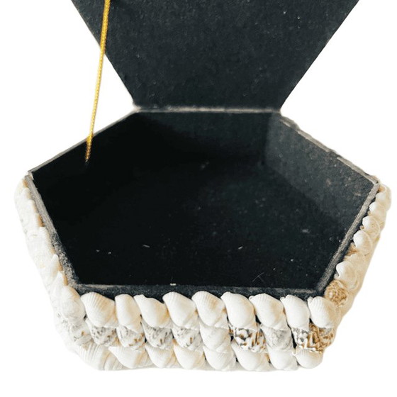 Vintage Hexagon Shell Jewelry Box 1950s – Decorative Objects, Other (photo 5 of 5)