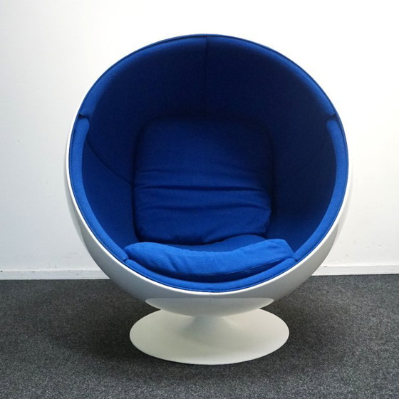 Image 1 of Eero Aarnio Originals Ball Chair Design Armchair | Blue/White