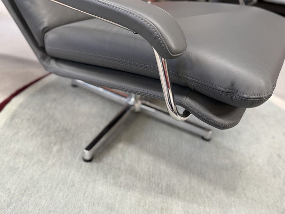 Image 1 of Gelderland 400 Fauteuil Grijs Leer Draaistoel