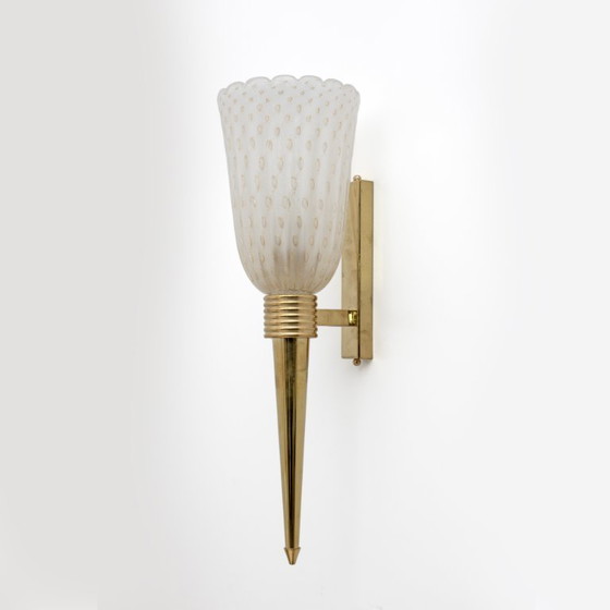 Image 1 of Paire d'appliques murales italiennes modernes du milieu du siècle en laiton et verre de Murano Pulegoso