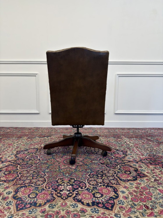 Sedia da ufficio Chesterfield classica inglese marrone – Sedie da ufficio, Leather, Wood (photo 4 of 7)