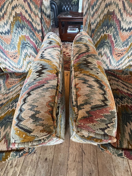 Image 1 of Sillones y otomanas Donghia - Retapizados con un colorido patrón de chevron