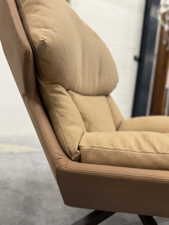 Image 1 of Moroso Clarissa Draai Fauteuil Brown Leer Camel Stof
