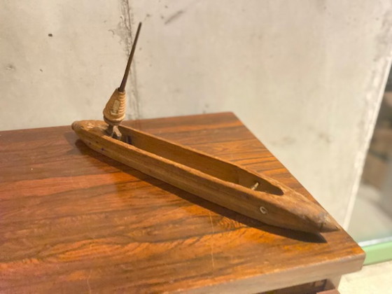 Image 1 of Antigua embarcación de madera para tejer, herramienta textil, ca. 1900