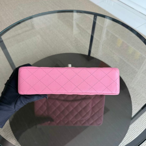 Image 1 of Chanel Classic Flap Medium - 25 cm gewatteerd lamsleer lichtroze zilverkleurige hardware Serie 18