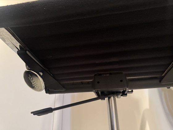 Image 1 of 9 chaises de bureau/réunion Vitra Charles Eames