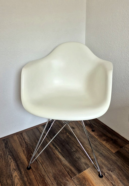 Vitra Eames DAR. ZGAN