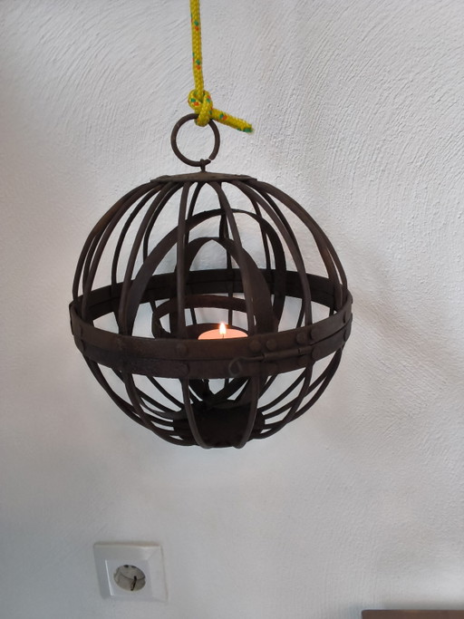 Nautical lamp with gimbal construction