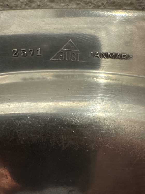 Image 1 of Just Andersen Denemarken – Minimalistische vierkante tinnen schaal / vide-poche (Mod. 2571)