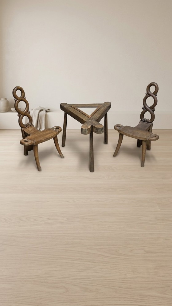 Vintage Sculptural Wooden Table and Two Chairs, Hand-Carved Loop Backrests, 75 × 70 × 56 cm – Consoles (photo 2 of 16)