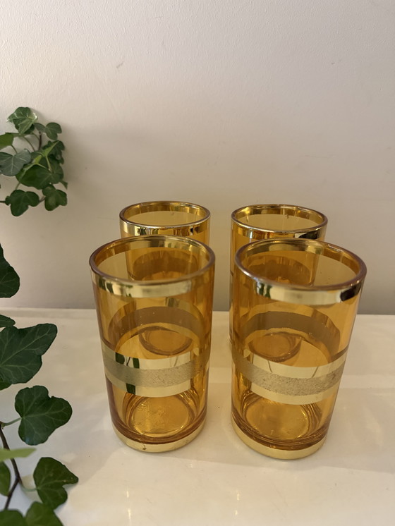 Image 1 of Set van 4 amberkleurige glazen met goudkleurige band