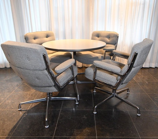 4 Eames chairs model ES 108