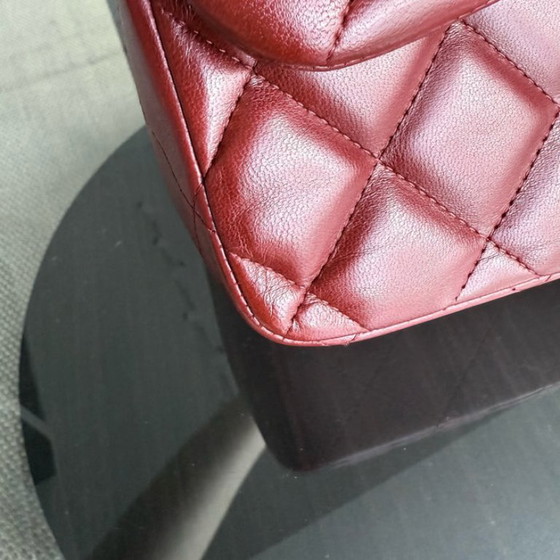 Image 1 of Borsa Chanel Classic Flap Jumbo - Doppia patta 30 cm in pelle di agnello trapuntata rosso scuro con finiture argentate, serie 15