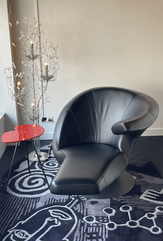 Image 1 of Leolux Parabolica armchair show model