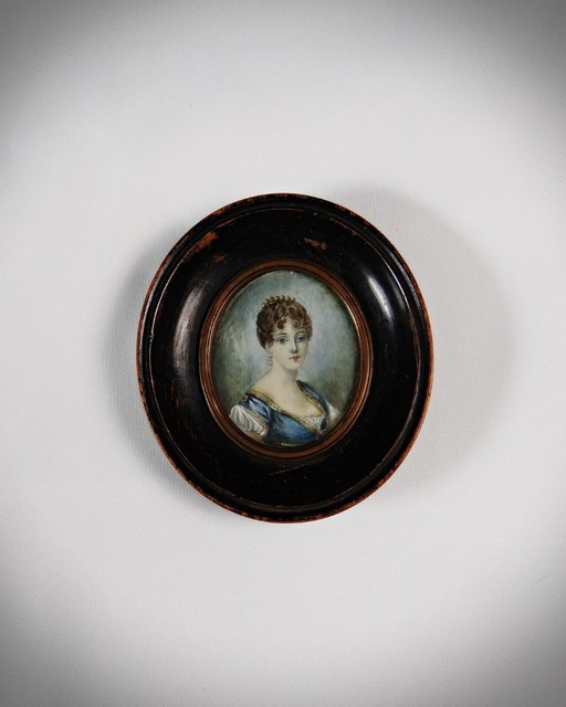 Tondo miniature portrait of a woman in the Empire style, hand-painted gouache 19th century